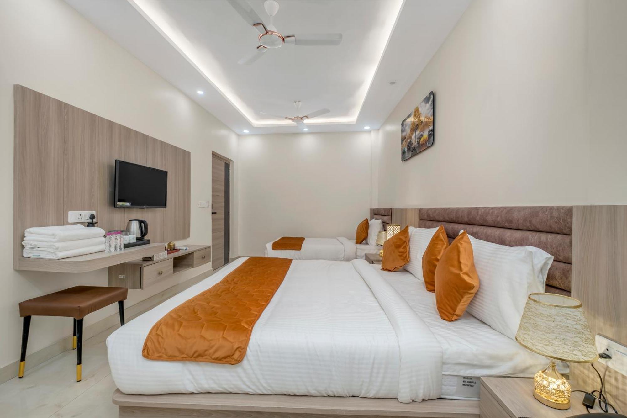 Hotel Sudarshan Ayodhya Exterior photo