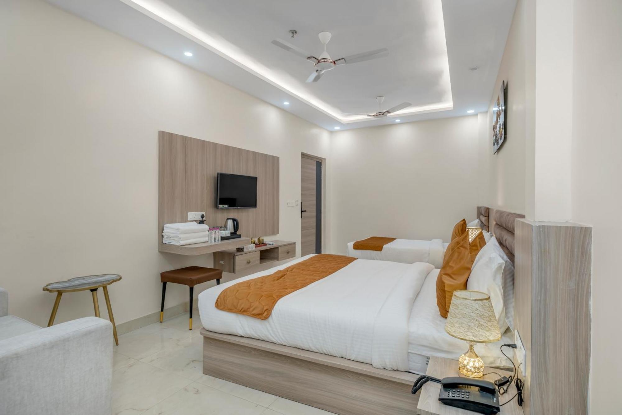 Hotel Sudarshan Ayodhya Exterior photo
